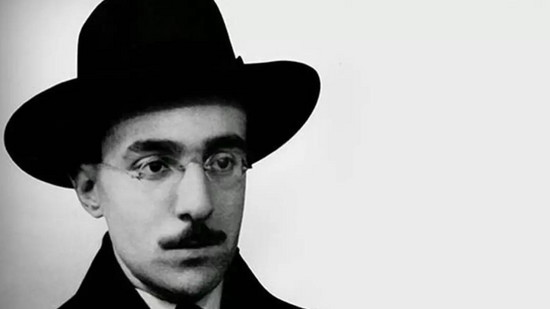 Retratos do poeta moderno português Fernando Pessoa