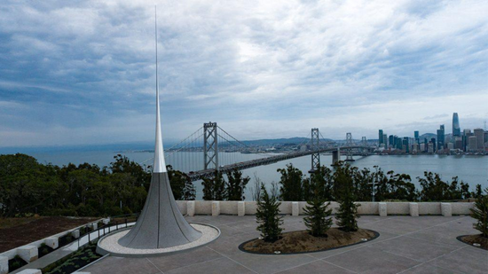 Hiroshi Sugimoto revela escultura que perfora el cielo de San Francisco