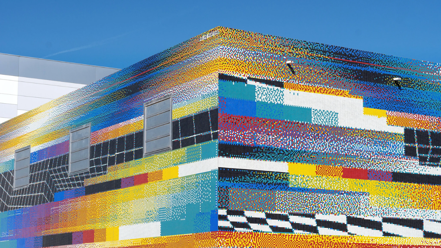 Quem é o artista Felipe Pantone?
