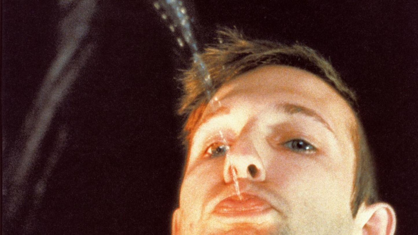 Quem foi o artista contemporâneo Bruce Nauman? | P55 Magazine | p55-art-auctions