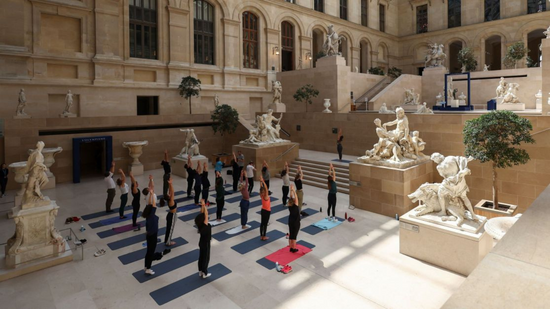 Louvre mit vorolympischem Sportprogramm