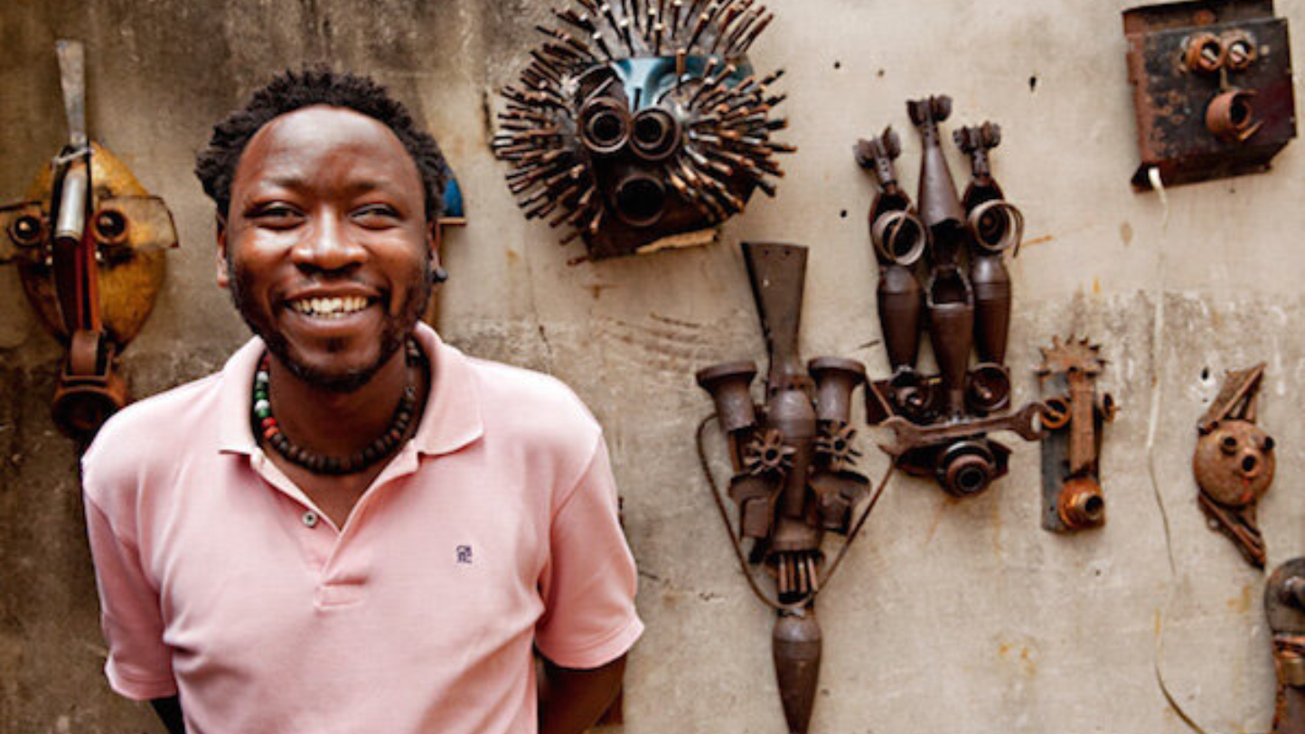 Quem é o artista ativista Gonçalo Mabunda? | P55 Magazine | p55-art-auctions