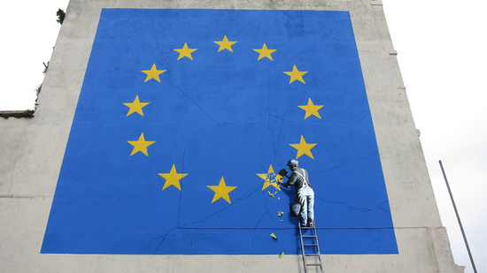 Derriban mural de Banksy criticando el Brexit