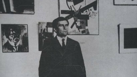 Wer war der russische Künstler Kasimir Malewitsch?