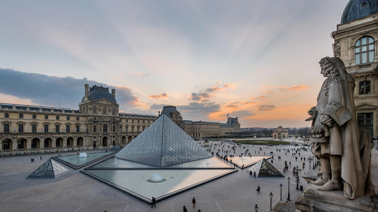 Polícia detêm funcionarios do Louvre devido tráfico de Arte