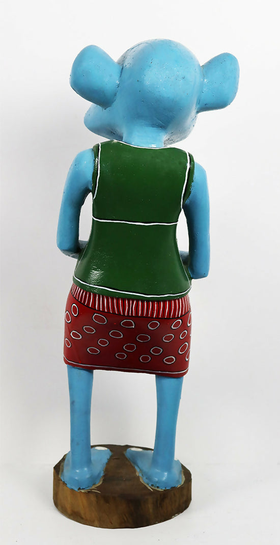 
                  
                    LIlanga-Escultura-costas
                  
                