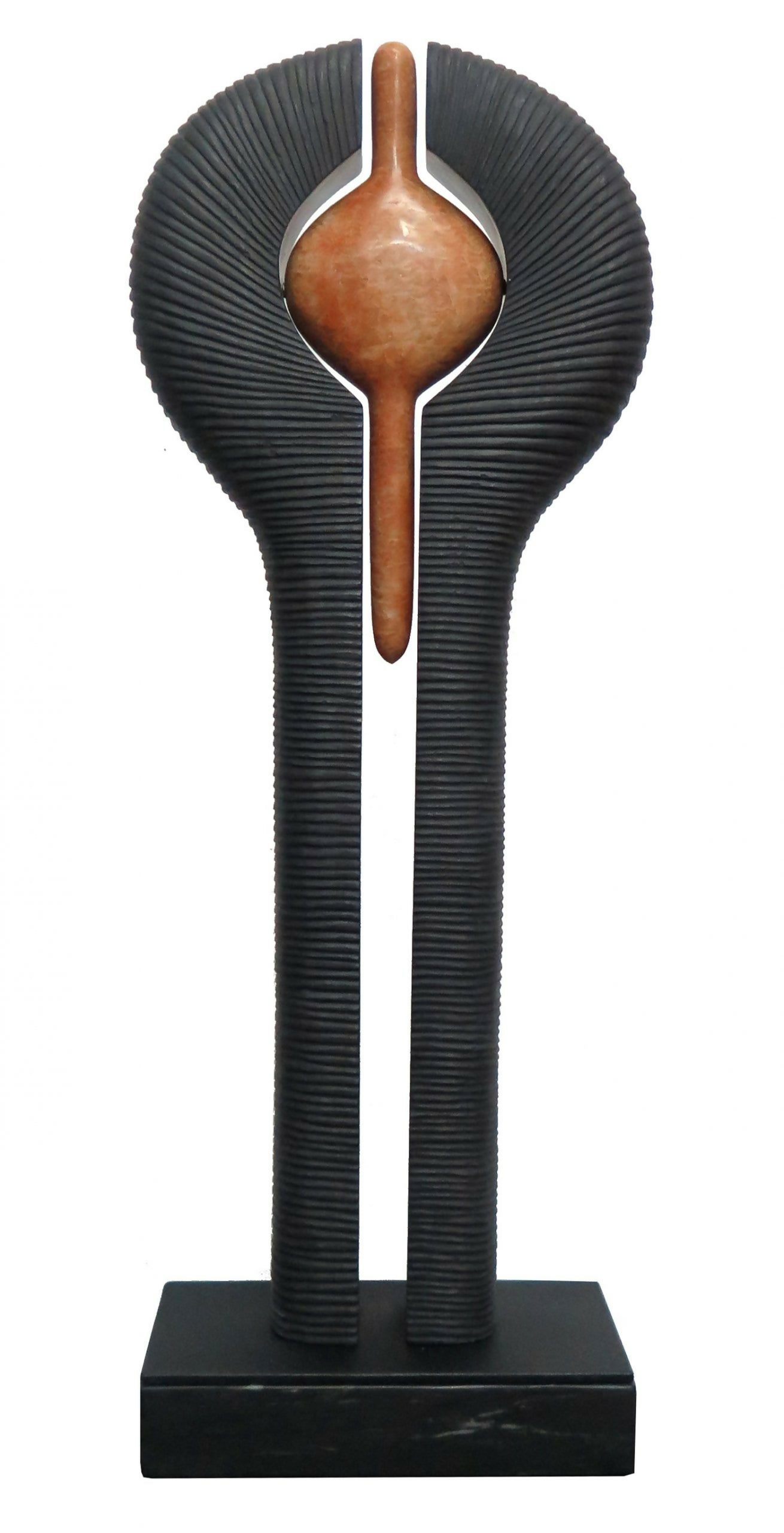 Xico-Lucena-Escultura-em-xisto-negro-e-calcite-72-x-26-x-6-cm-2017.-scaled