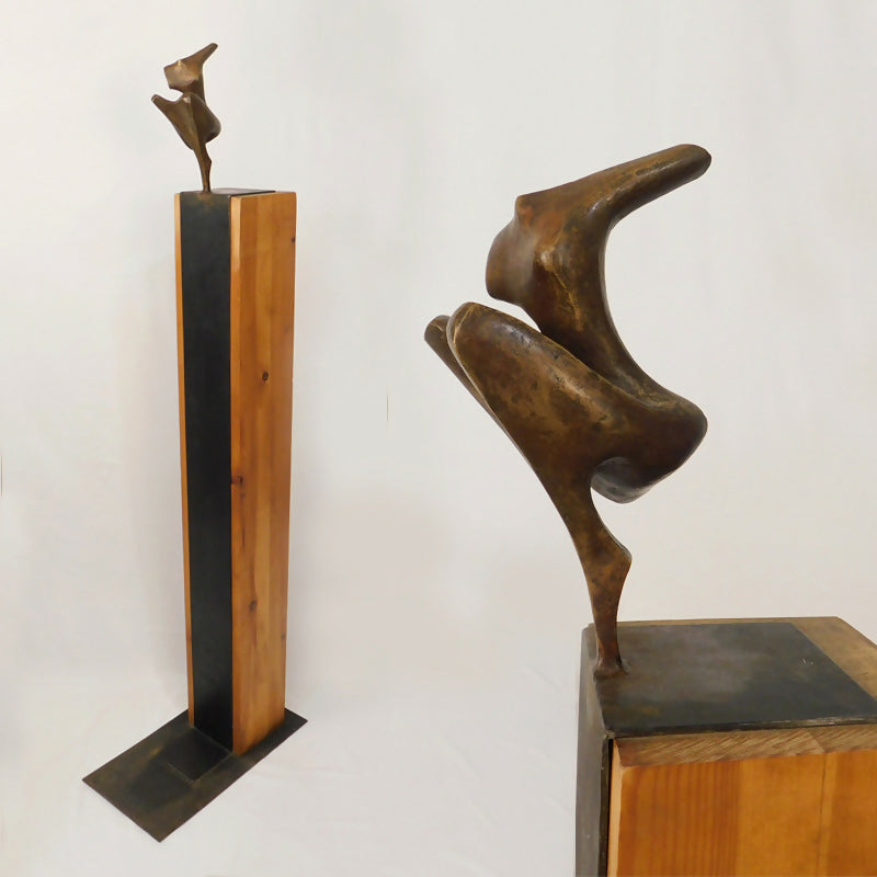 La vida es un juego de equilibrios 120 x 40 x 20 cm., bronce, madera y acero