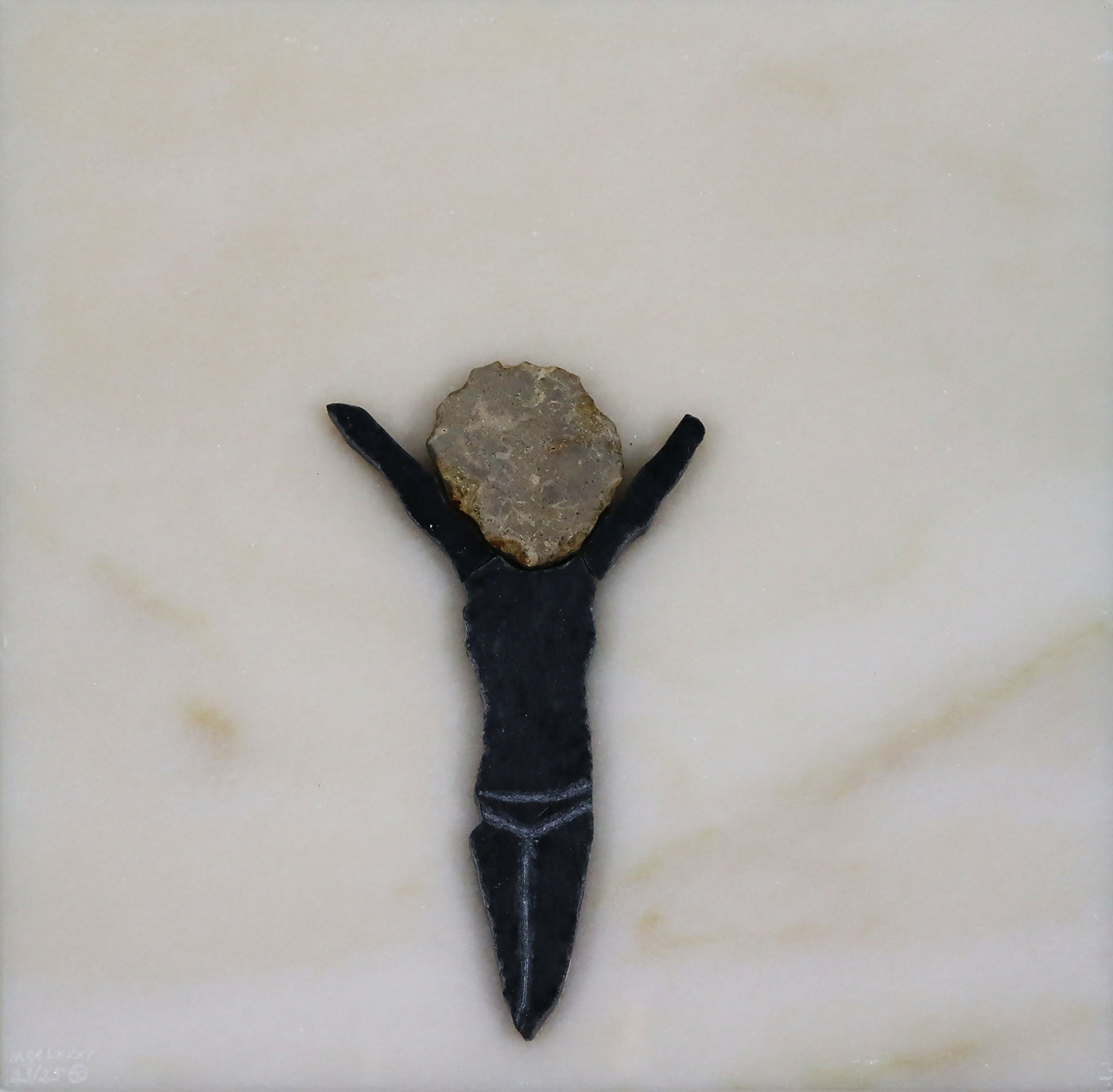 Joao-Cutileiro-Cristo-escultura-em-pedra-marmore-aplicada-em-placa-de-marmore-22-25-dim-305-x-305-cm